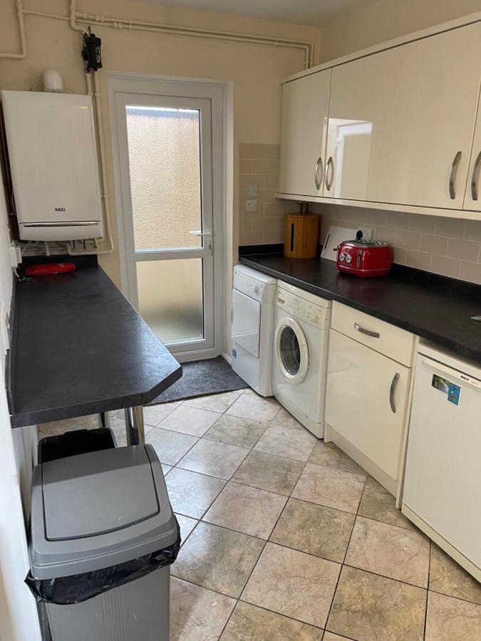 Spacious, Sleeps 17, 3 Bathrooms, Parking, マンスフィールド エクステリア 写真