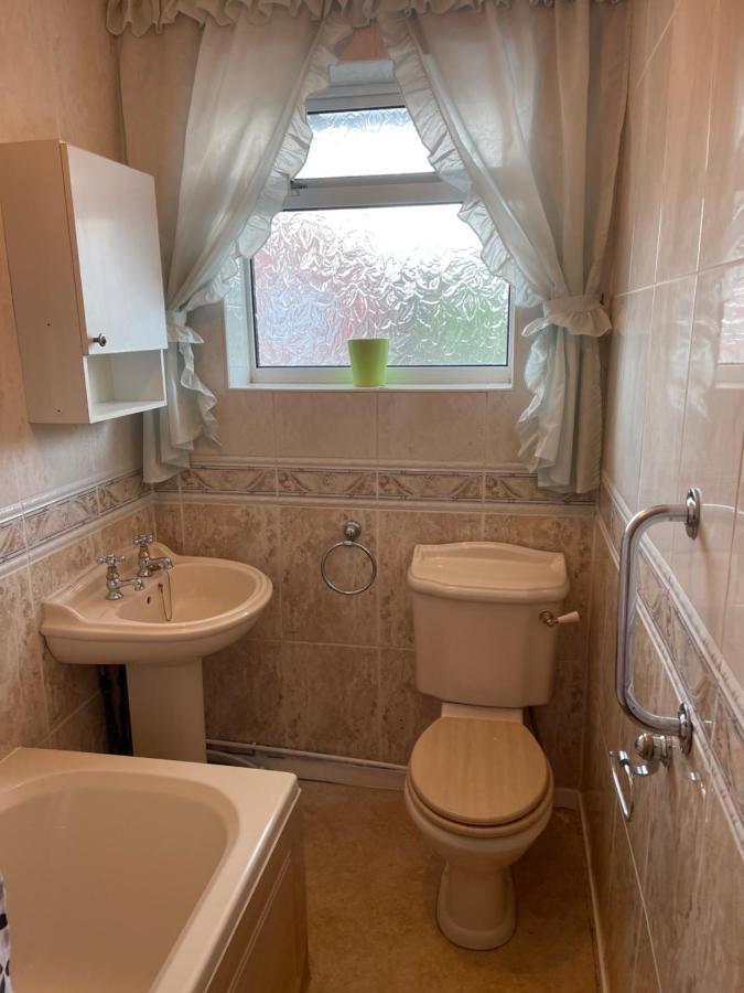 Spacious, Sleeps 17, 3 Bathrooms, Parking, マンスフィールド エクステリア 写真
