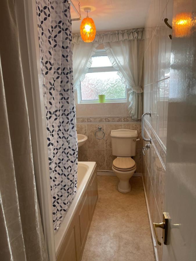 Spacious, Sleeps 17, 3 Bathrooms, Parking, マンスフィールド エクステリア 写真