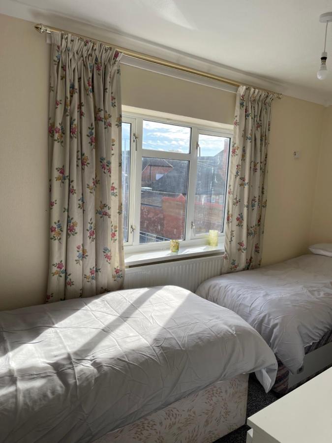 Spacious, Sleeps 17, 3 Bathrooms, Parking, マンスフィールド エクステリア 写真