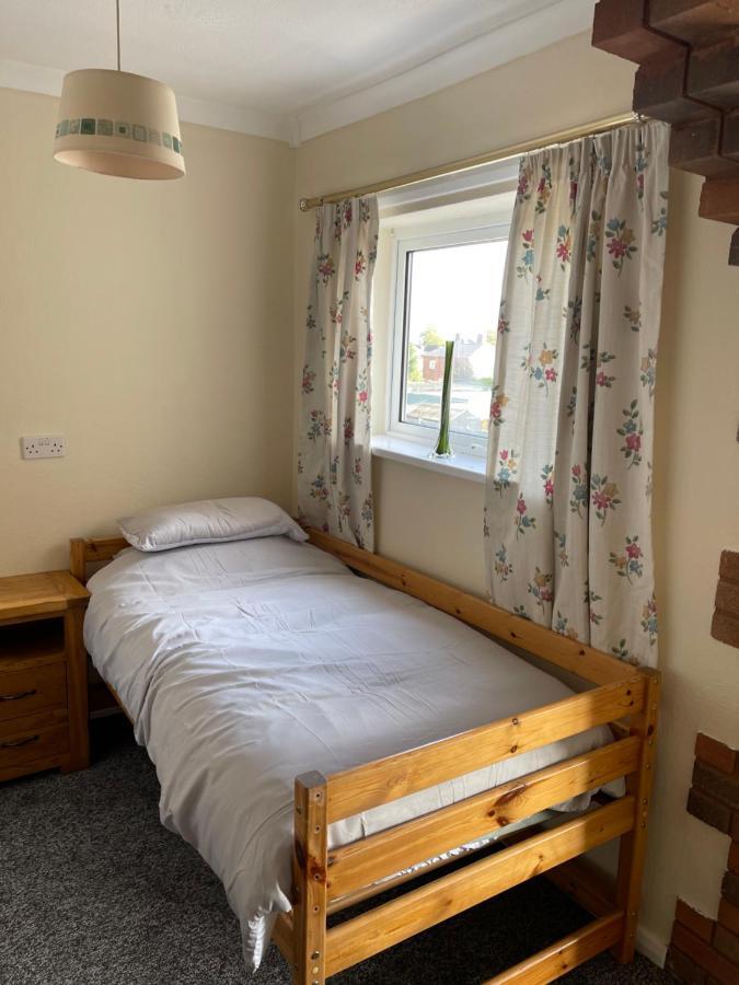 Spacious, Sleeps 17, 3 Bathrooms, Parking, マンスフィールド エクステリア 写真
